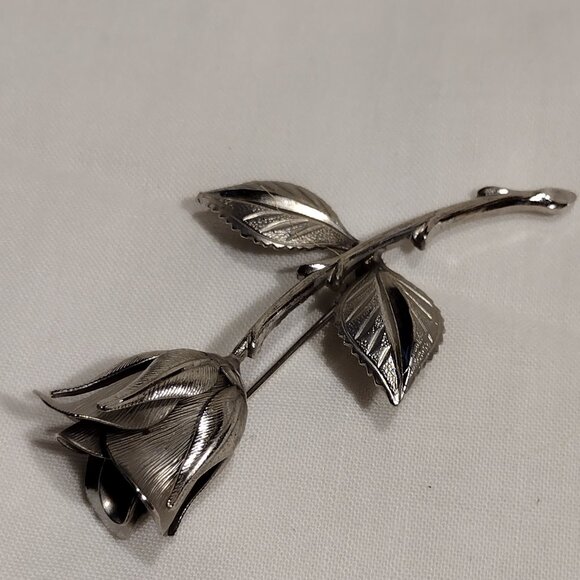 "Legend of the Christmas Rose" Pin - Picture 2 of 5